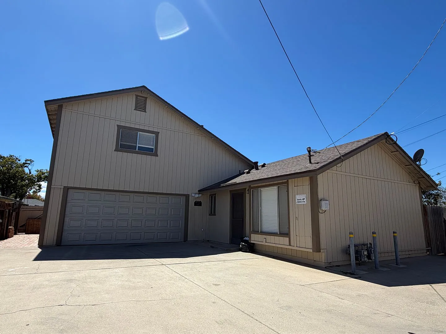 837 1/2 E. Cook Street -- 2 Bedroom, 1.5 Bathroom, 2-Car Garage South-East Santa Maria Home — Photo 1