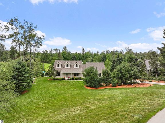 5th image of 627 White Pine Dr