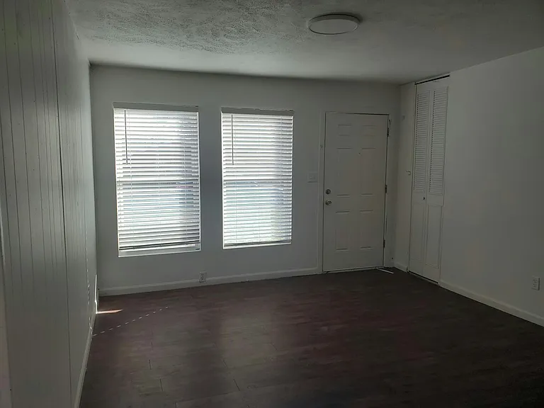 1027 E Villa Marie St — Photo 10