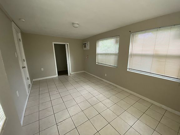 5th image of 241 Byron Ave #24