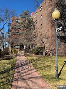 3001 Edwin Ave APT 4F, Fort Lee, NJ, 07024