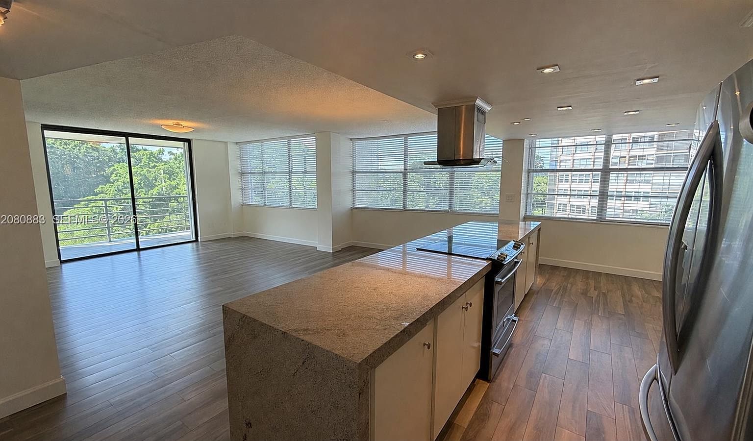 1200 Saint Charles Pl APT 411 — Pembroke Lakes Golf and Racquet Club