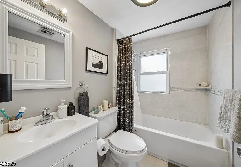 133 Franklin Ave — Photo 10