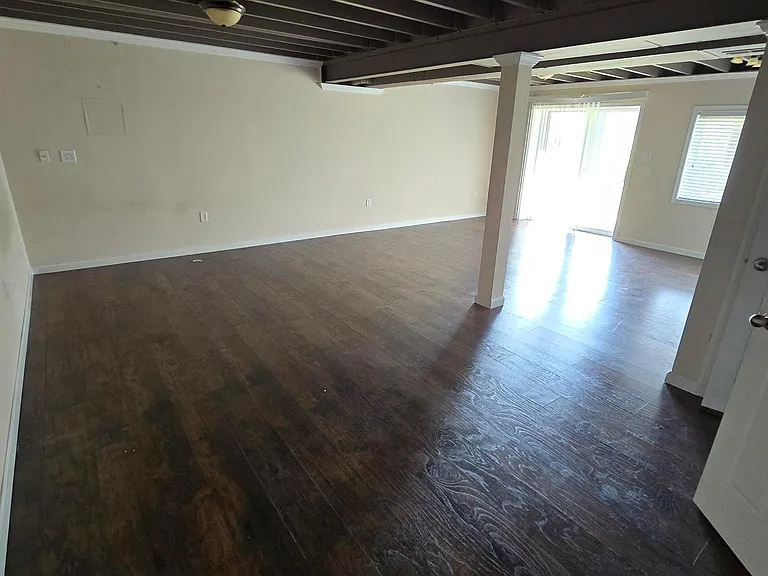 1119 Donner Dr — Photo 10
