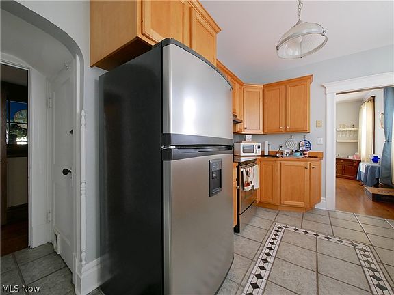 5th image of 52 Maple Ave