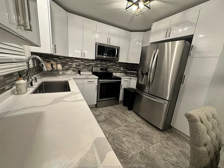 7929 Hawthorne Dr — Photo 13