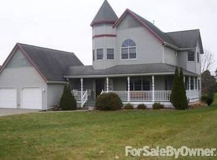 912 Country Club Dr, Maquoketa, IA 52060