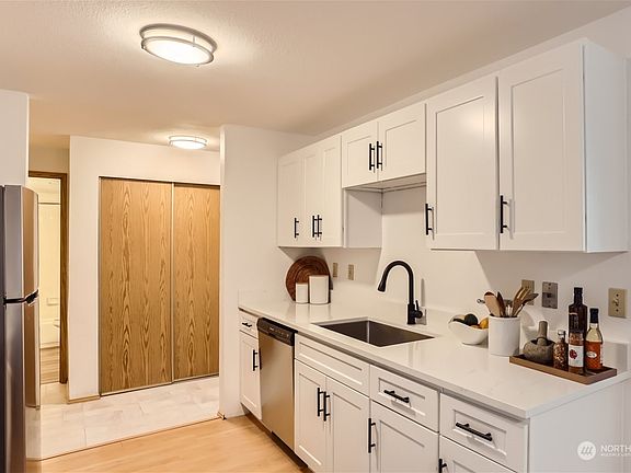 3rd image of 9416 1st Ave NE #102