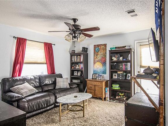 4th image of 2105 Yucatan Plz