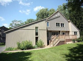 975 Kuebler Dr, Ann Arbor, MI 48103