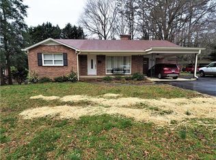 1365 4th St NW, Hickory, NC 28601