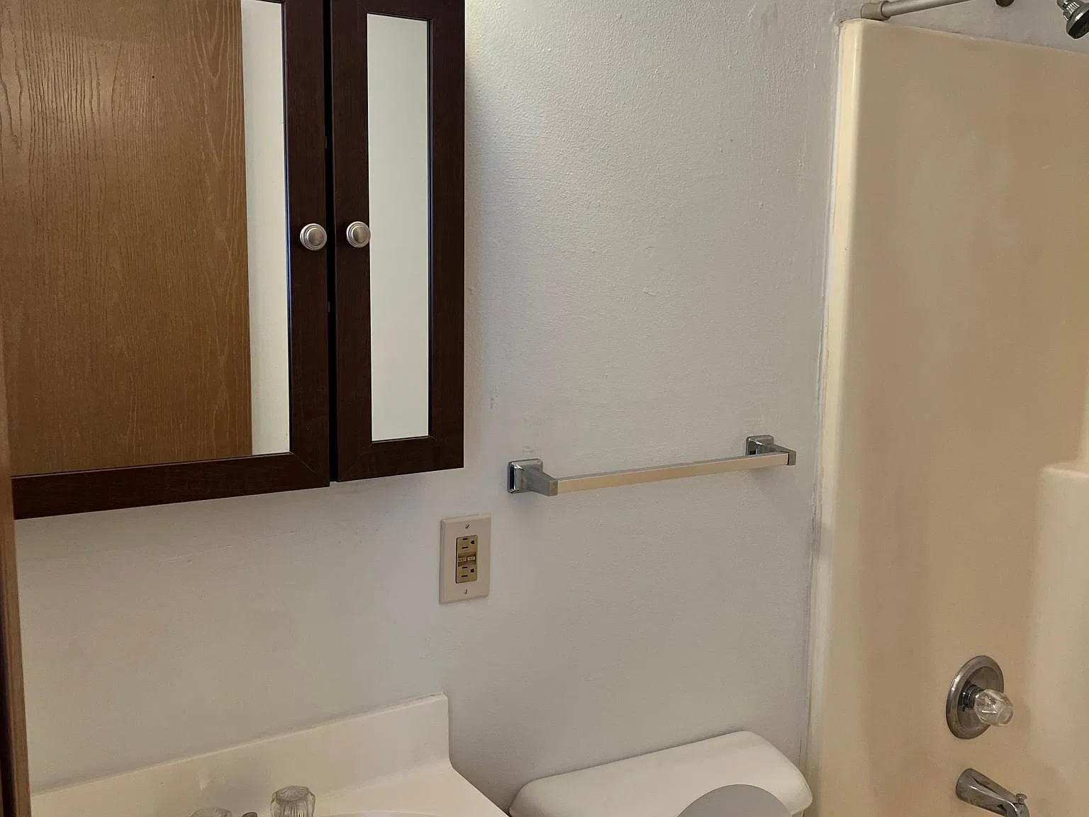404 N Hesperia St — Photo 4