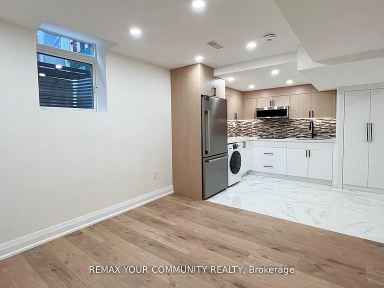 24 Foxhill Dr #LOWER — Photo 7