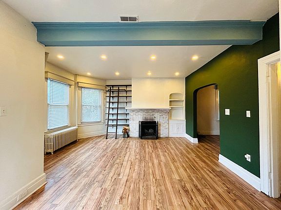 3rd image of 818 Harrington Ave #2