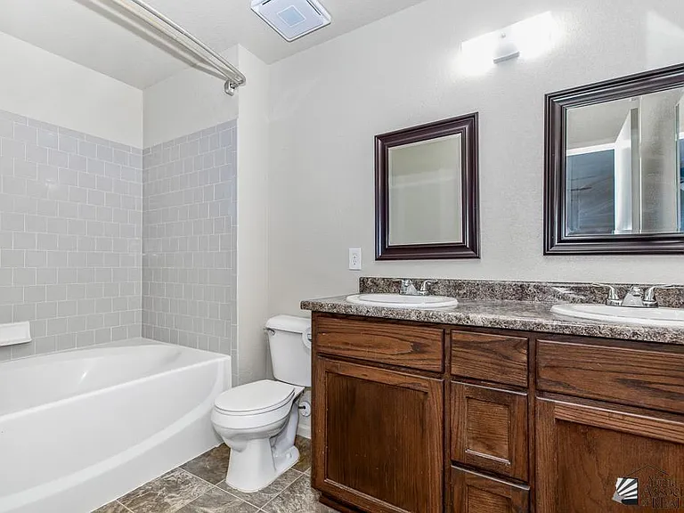 1287 S Fresno Ave — Photo 12