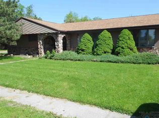 204 E 9th St, Gregory, SD 57533