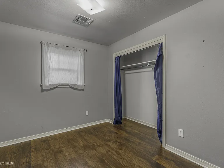 1602 San Saba St — Photo 7