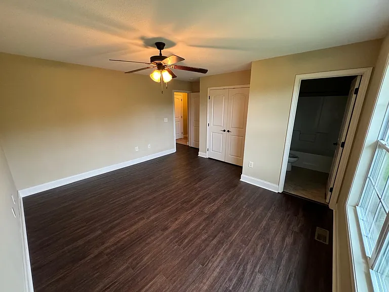 610 Grays Pointe Ct — Photo 25
