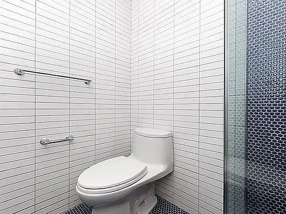 5th image of 222 E 12th St #5C