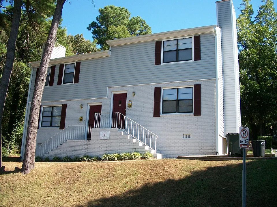 101 McMasters St