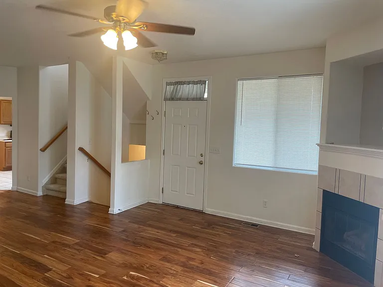 2845 Willow Tree Ln — Photo 4