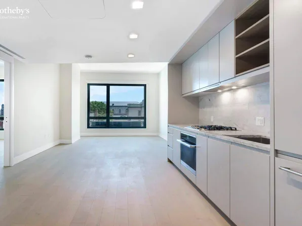 550 Vanderbilt Avenue image 1 of 15