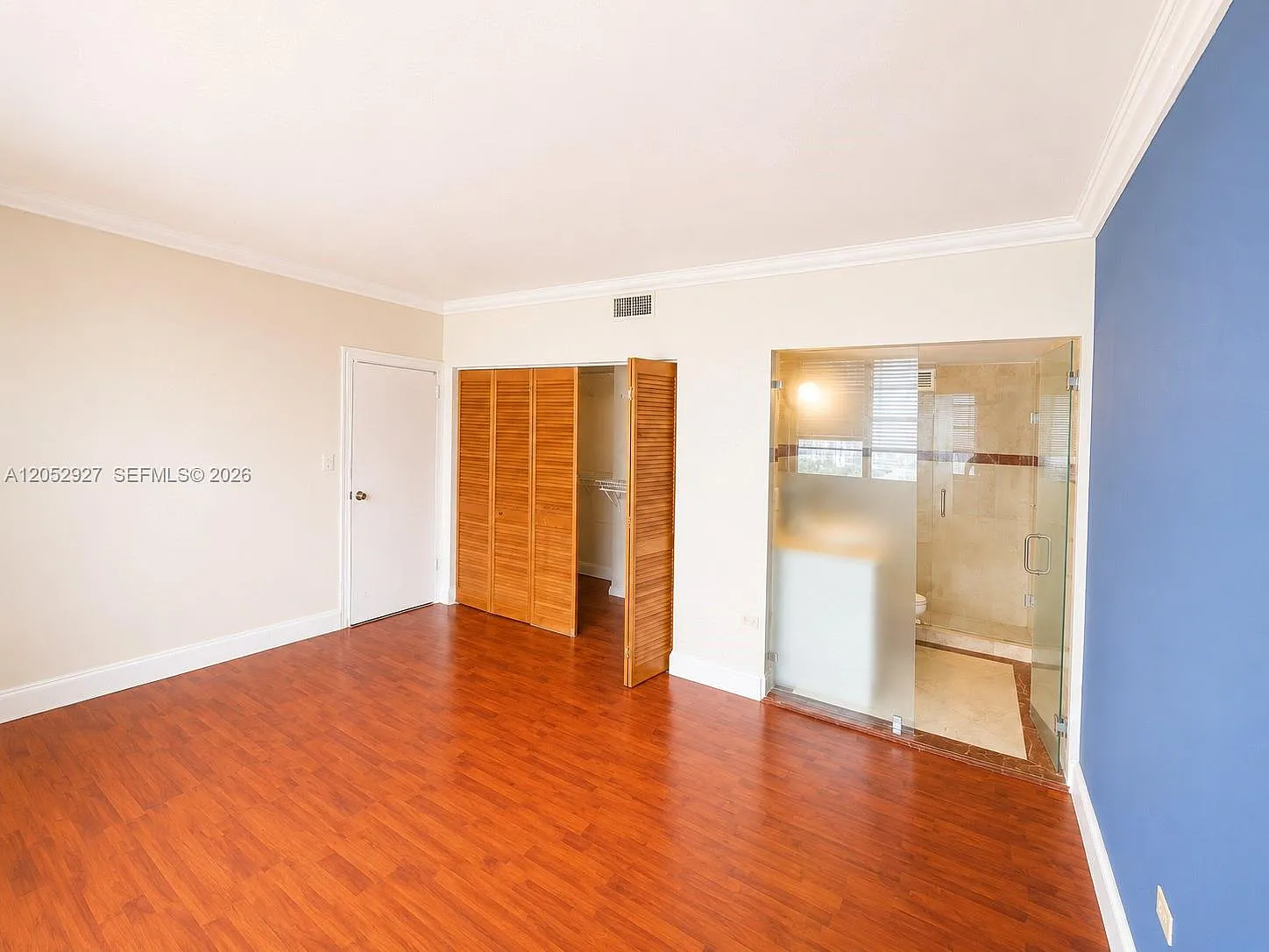 Four Ambassadors Condo Ph — Photo 3