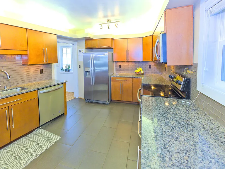 1027 W 29th Ave — Photo 30