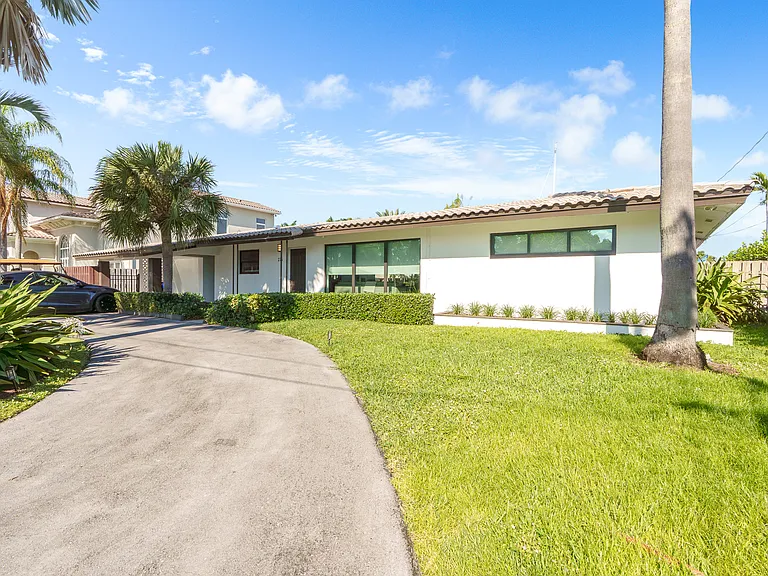 273 Tropic Dr — Photo 4