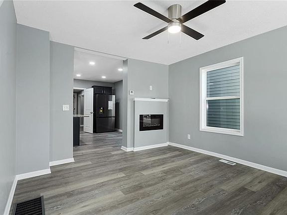 4th image of 429 Myrtle Ave