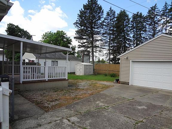 2nd image of 429 Sherwood Dr W
