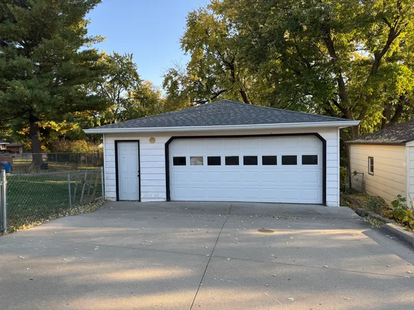 8140 Harbach Blvd, Clive, IA 50325