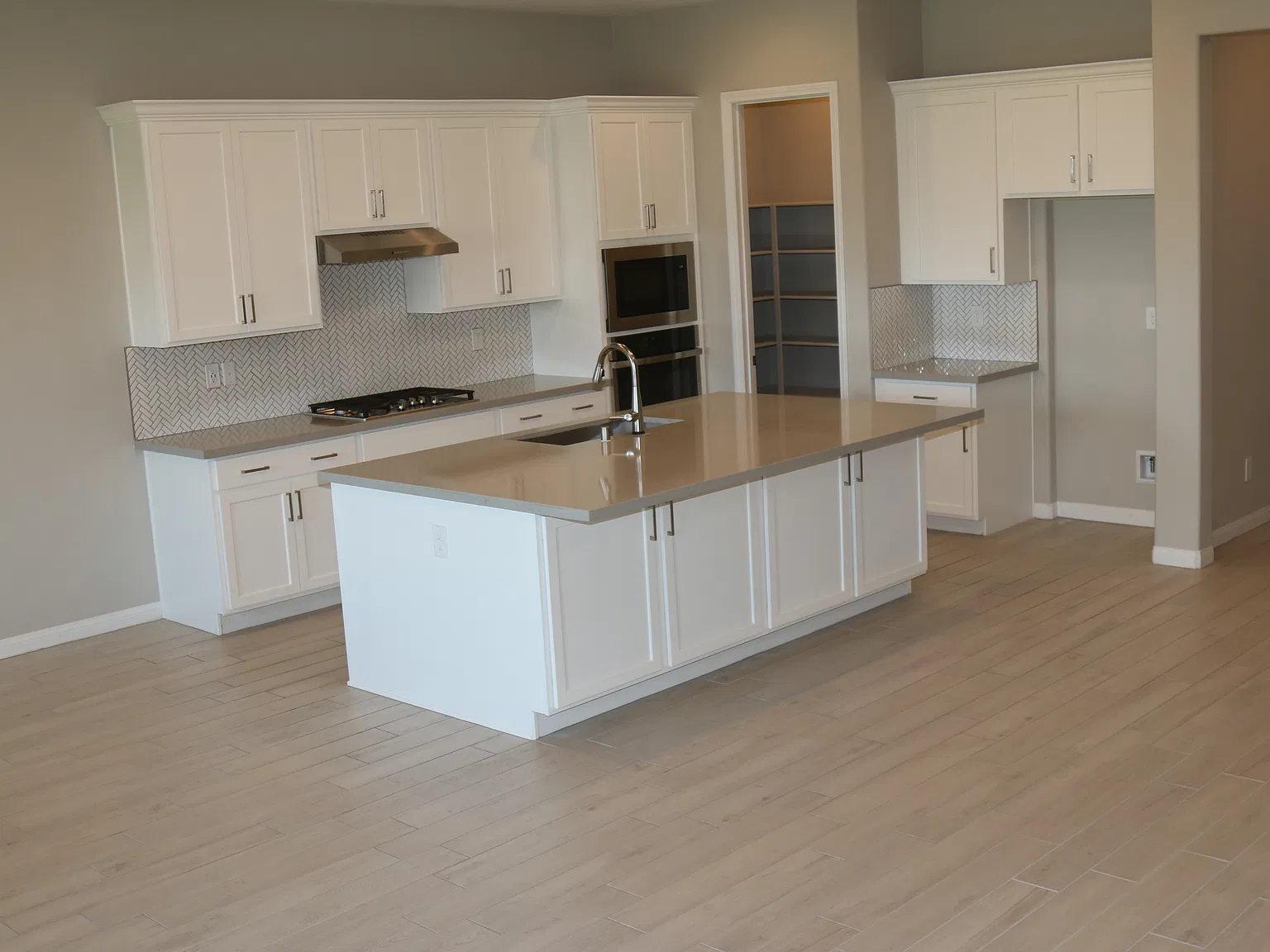 3 bed, 2.5 bath, 2016 sqft, $2,800 — Photo 3