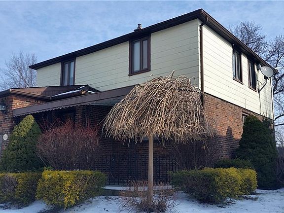 3rd image of 566 Roycroft Blvd