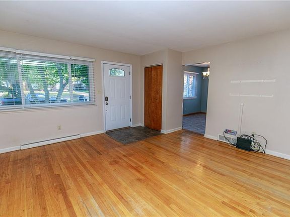 3rd image of 1740 Kingsley Ave