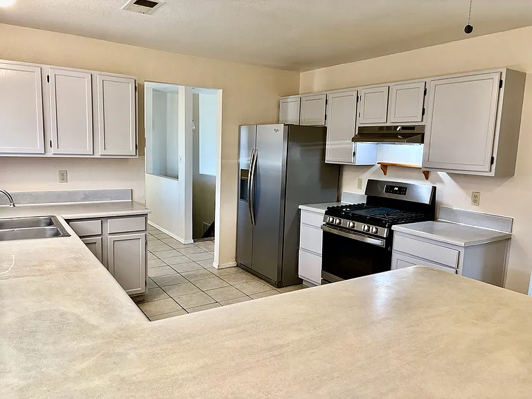472 Copper Dr NE — Photo 2