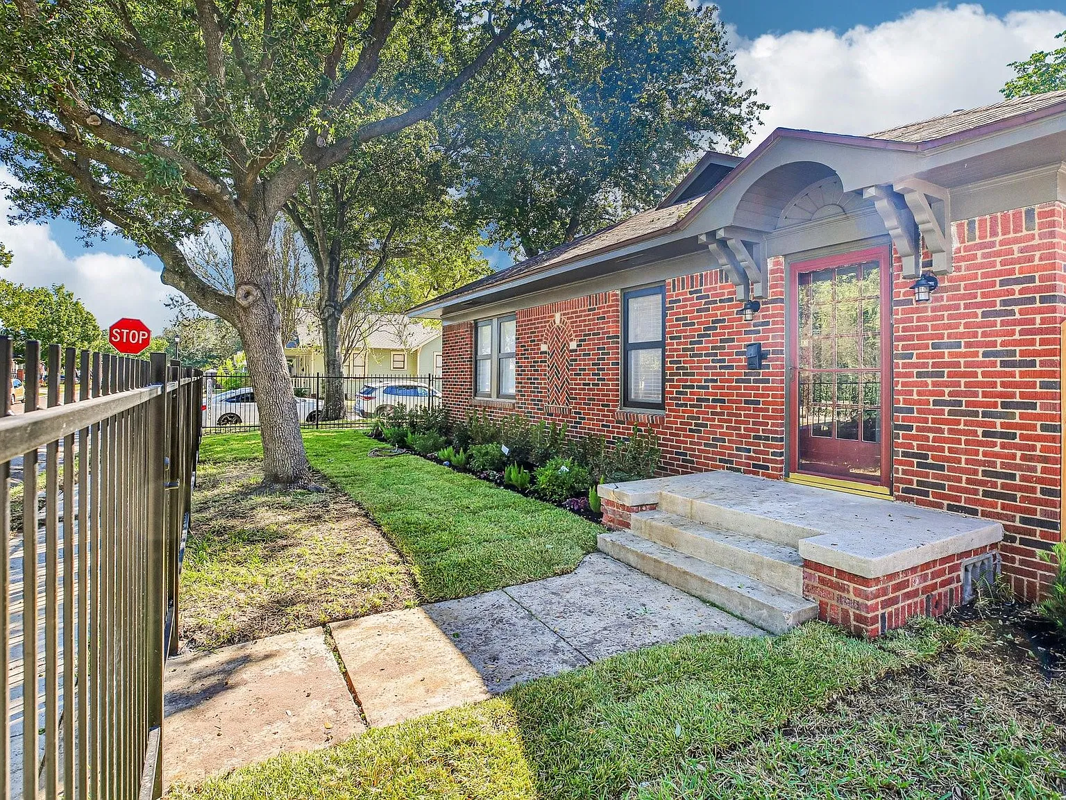 1 bed, 1.0 bath, 708 sqft, $1,875 — Photo 3