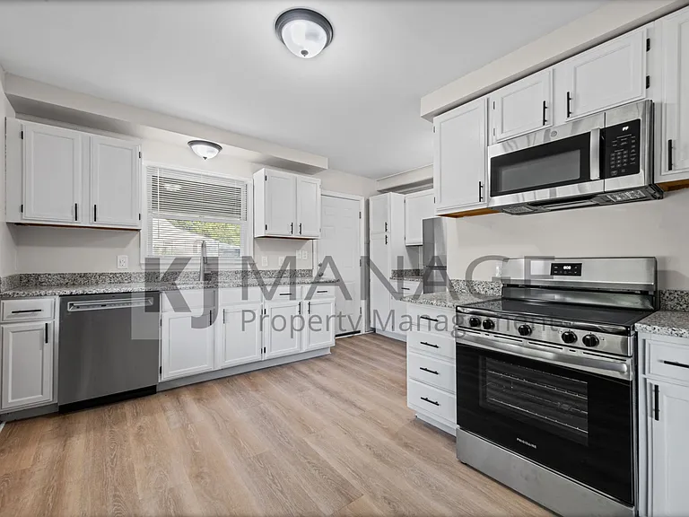 31682 Carlisle Pkwy — Photo 2
