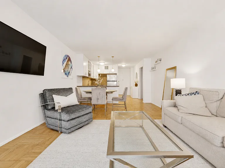 420 E 55th St #8H — Photo 5