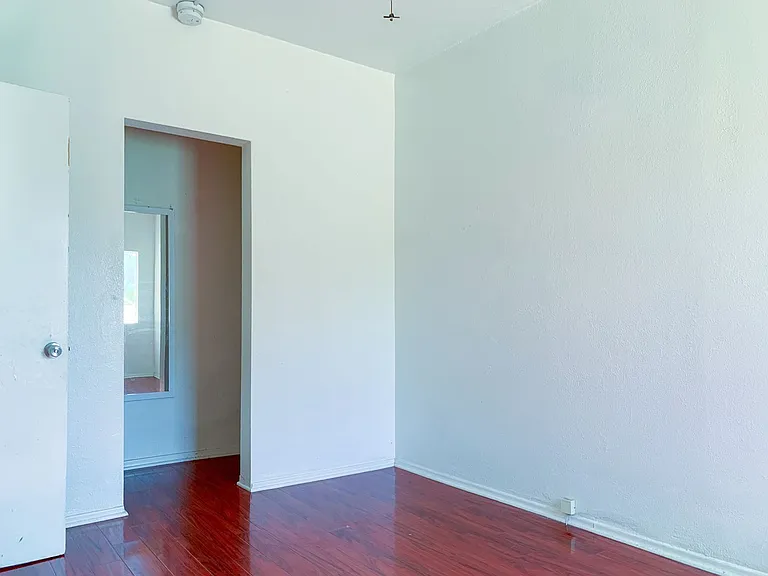 821 N Vendome St — Photo 14