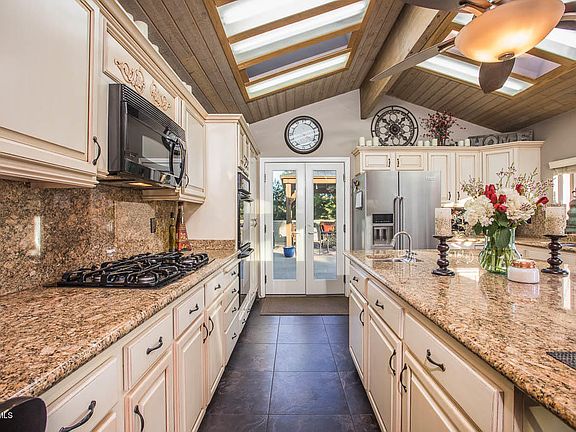 2nd image of 2517 Yucca Dr