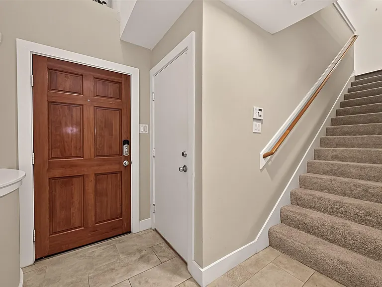 733 W 22nd St #D — Photo 3