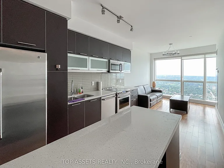 388 Yonge St #6905 — Photo 4
