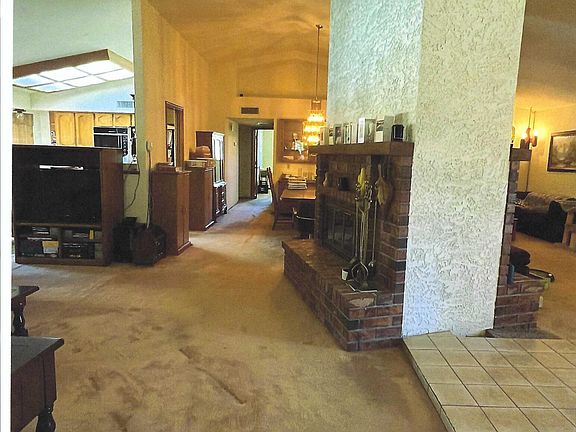 5th image of 712 E LINDA Lane