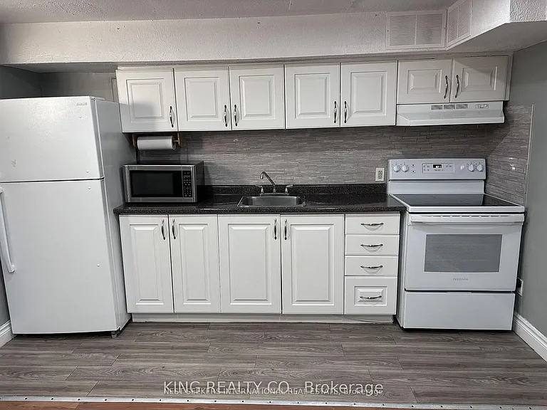 84 Carter Dr #LOWER — Photo 3