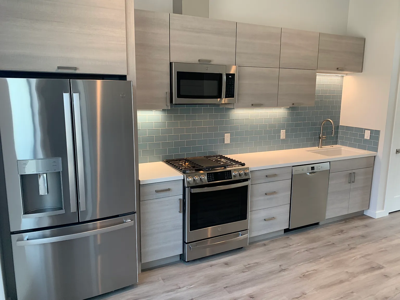 1 bed, 700 sqft, $3,250 — Photo 2