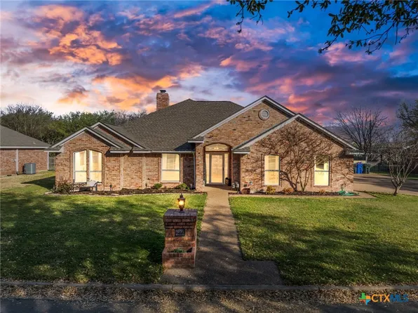 627 Wheatland Dr, Mc Gregor, TX 76657