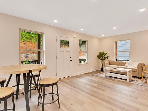 5th image of 28 Kellys Ferry Pl