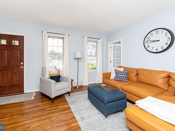 3rd image of 84 Emerald Ave
