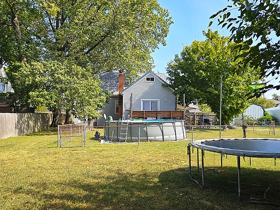 4th image of 6 Adrienne Dr